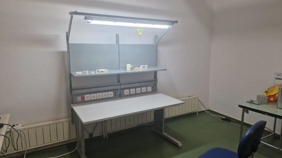 Специализированный рабочий стол ESD. Антистатический электрический рабочий стол для сборки электроники.