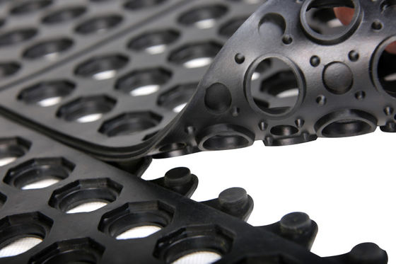 Противоутомляющие коврики с отверстиями