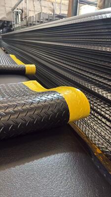 Custom Industrial PVC Foam Anti Fatigue Mat Two Layer Cushioned Standing Floor Mat for Workshops and Workstations